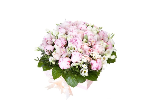 Цветочная композиция из пионов, орхидей и роз